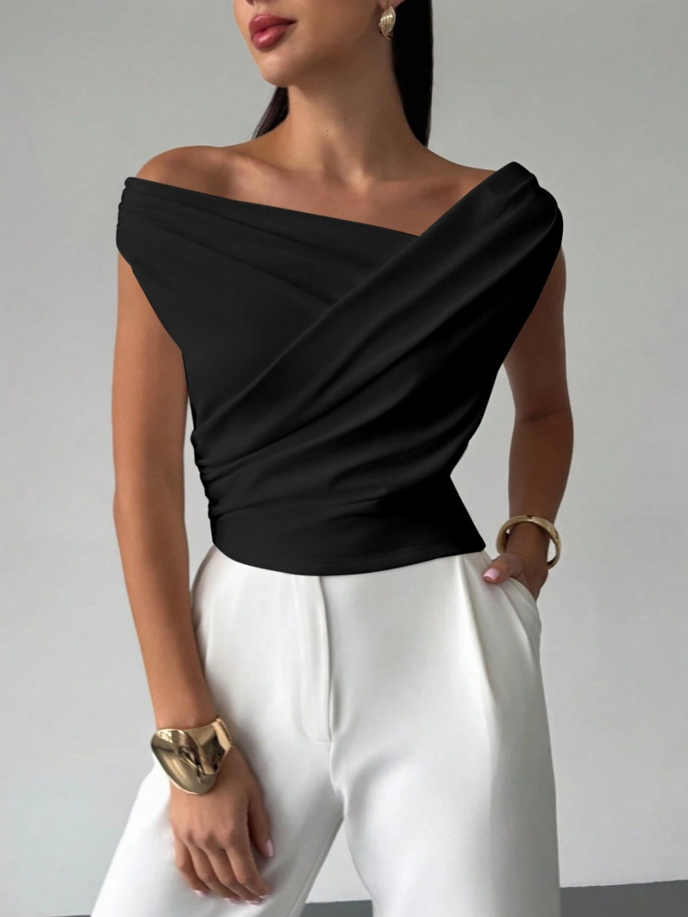 Off-shoulder fitted sleeveless crop top