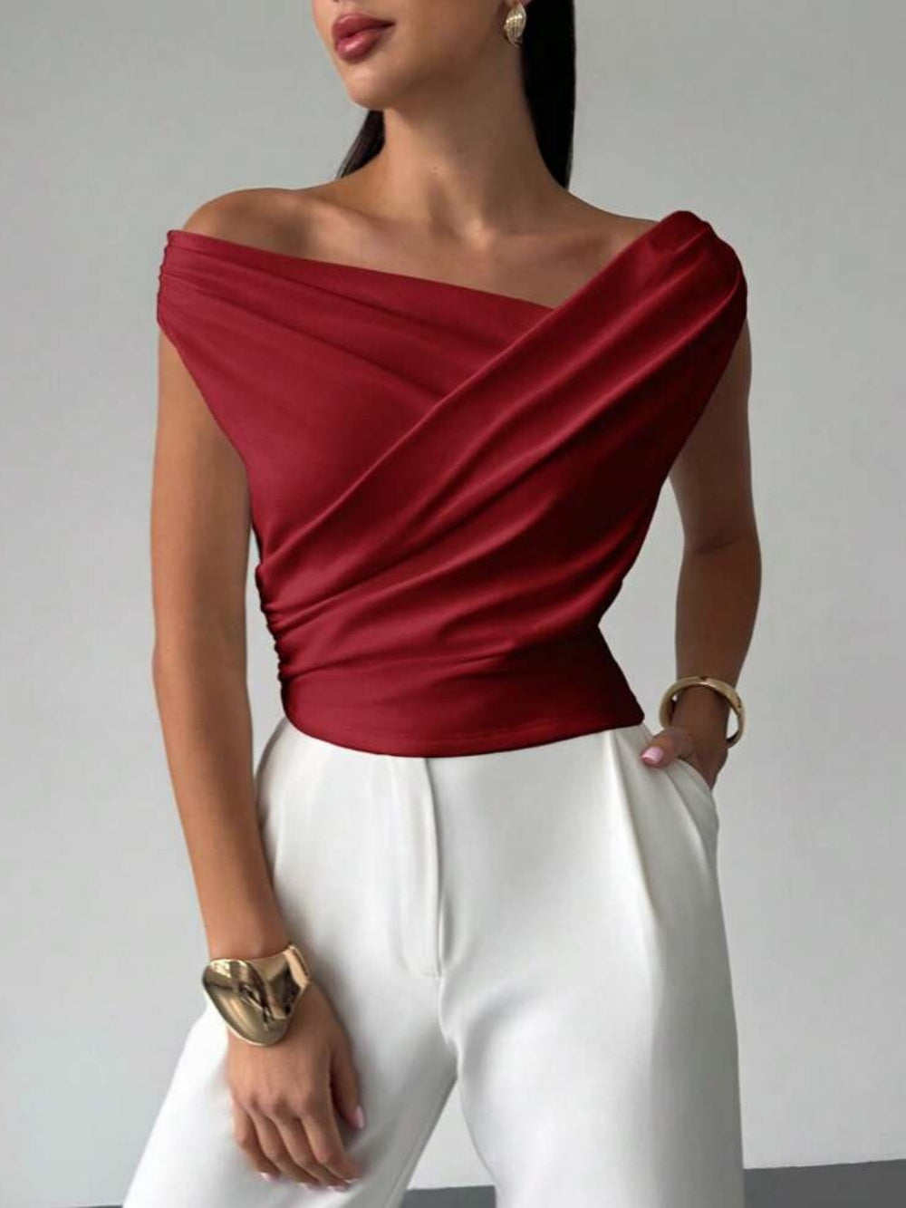 Off-shoulder fitted sleeveless crop top
